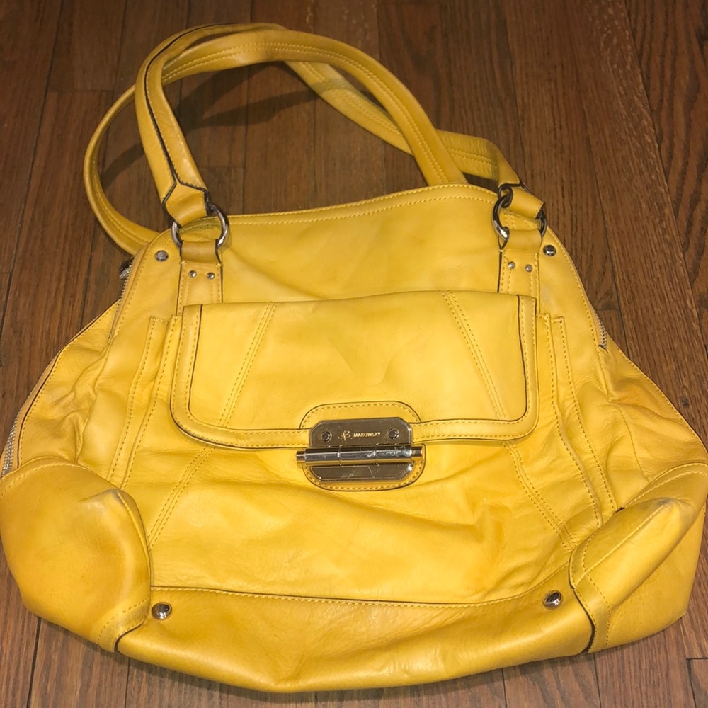 Yellow B. Makowsky hand bag with zippers&pockets